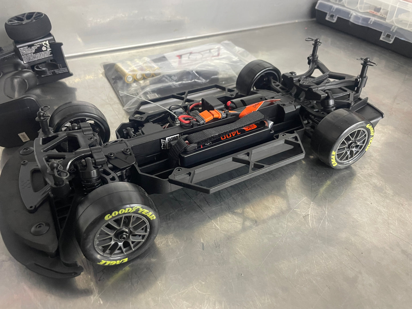 Losi NASCAR Complete Car Less Body 2025