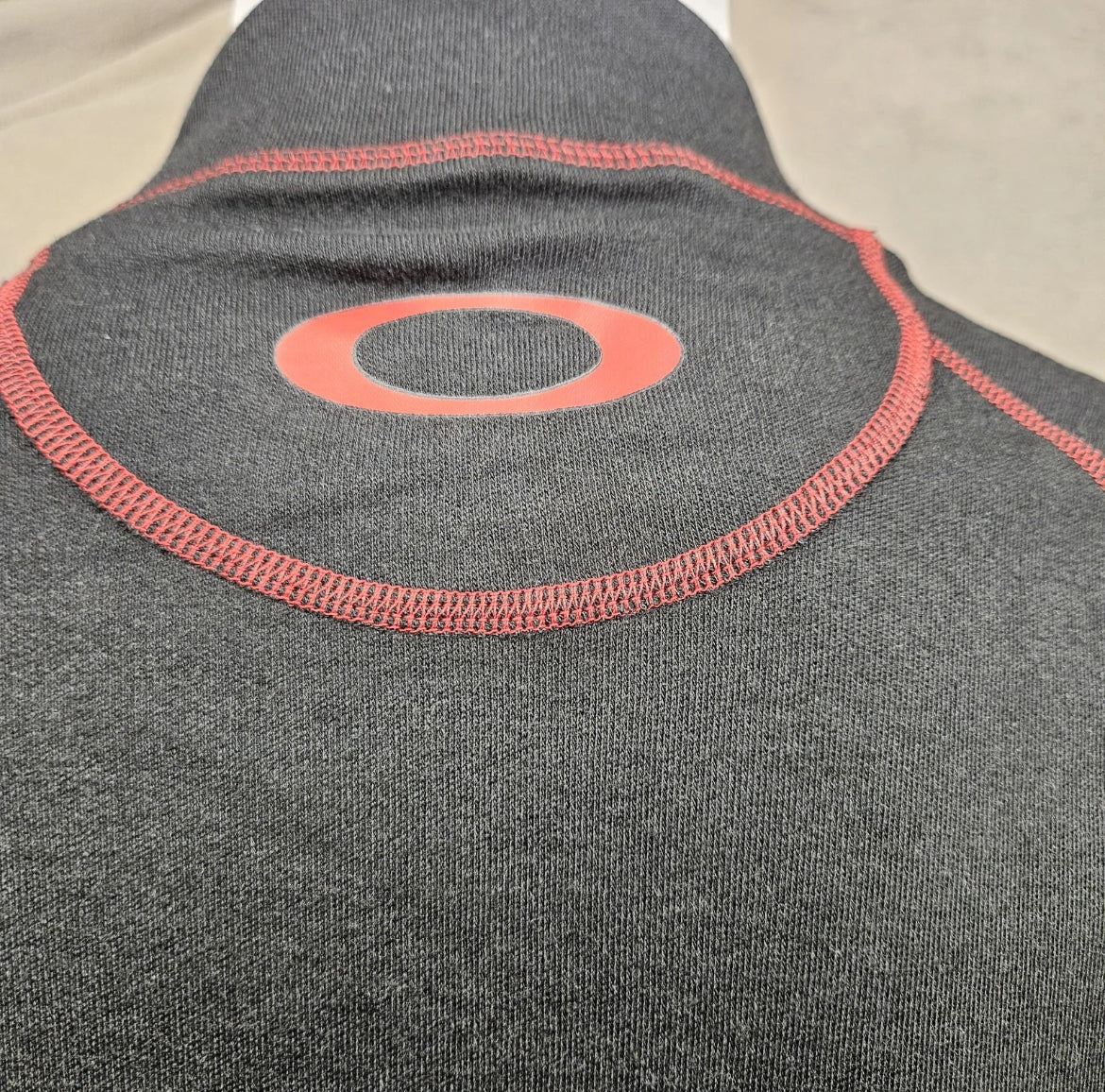 Oakley 43525 carbon x base layer ss top L Large Short Sleeve