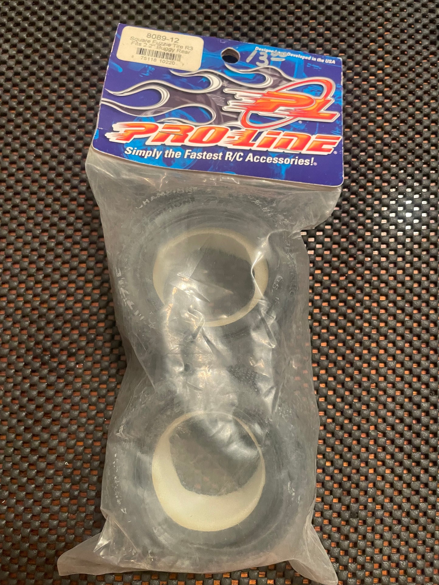 Proline 2.2 Buggy Rear Tire Set R3 Square Fuzzie